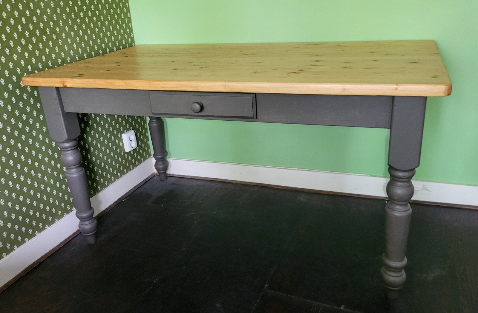 Grenen tafel met antraciet poten, Ophalen