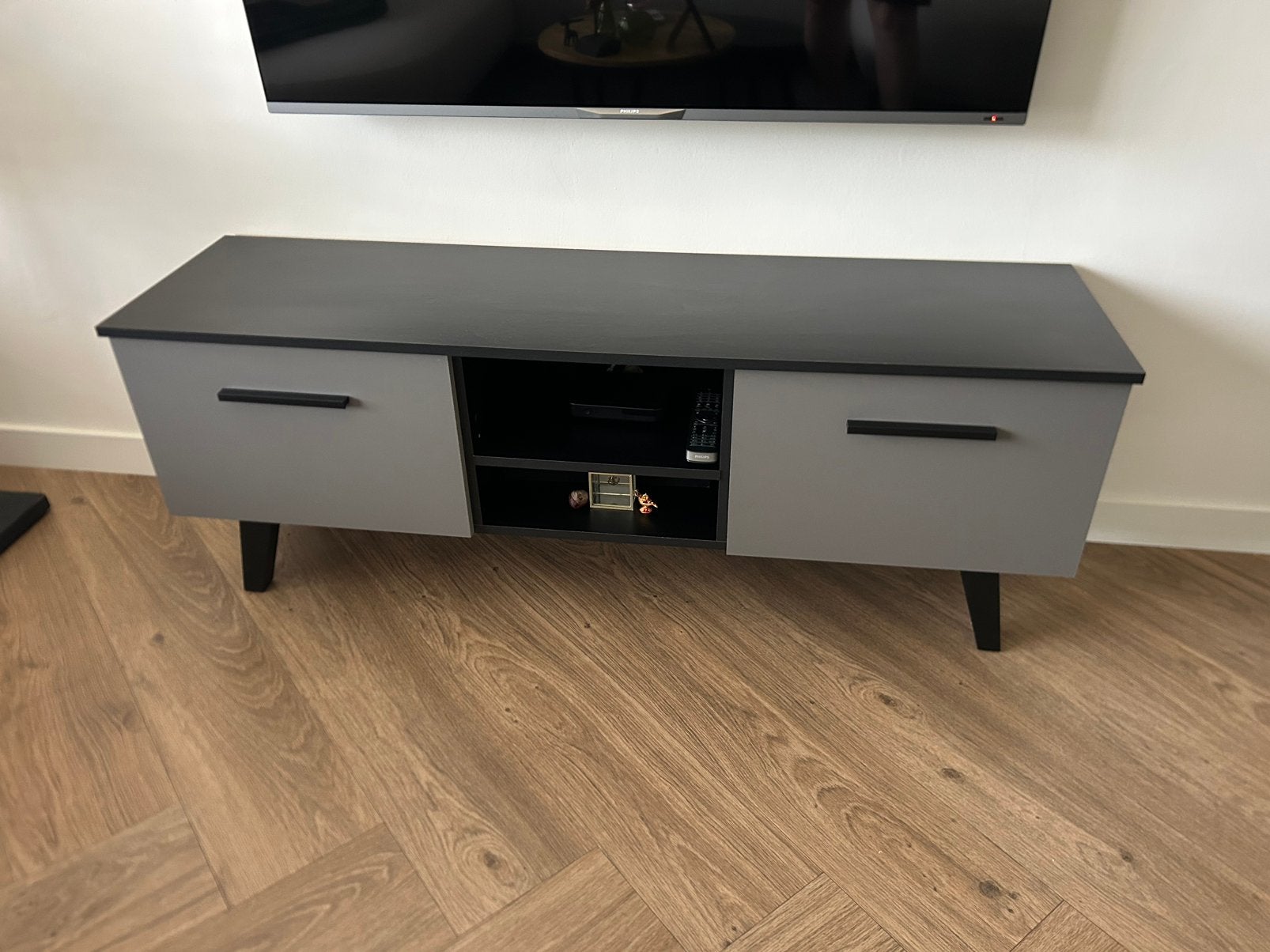 TV Meubel Zwart/Grijs 140 cm - Scandinavisch Design, Huis en Inrichting, Kasten | Televisiemeubels, Zo goed als nieuw, Minder dan 100 cm