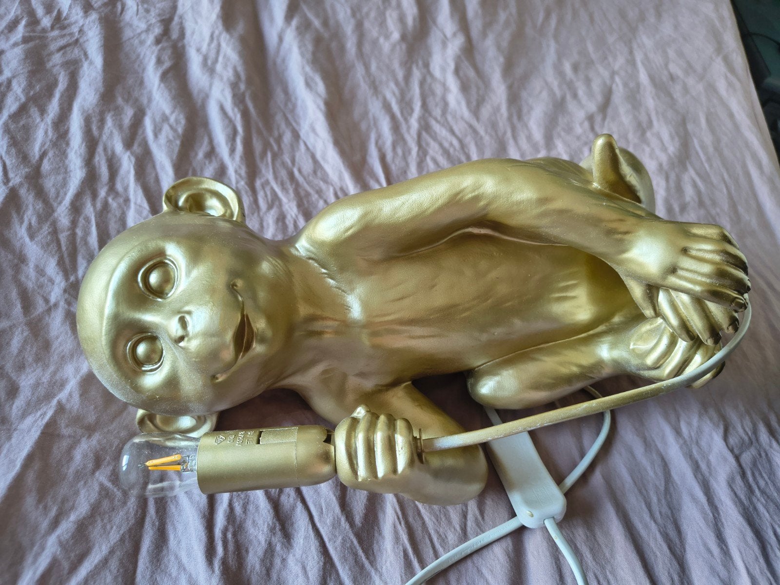 Schattige gouden apenlamp voor kinderkamer of nachtlampje, Ophalen of Verzenden, Zo goed als nieuw, E14 (klein)