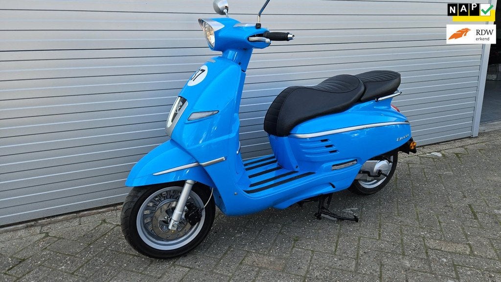 Peugeot Snorscooter Django Sport 25 km/h | 2017, Fietsen en Brommers, Snorfietsen en Snorscooters, Gebruikt, Peugeot, Benzine