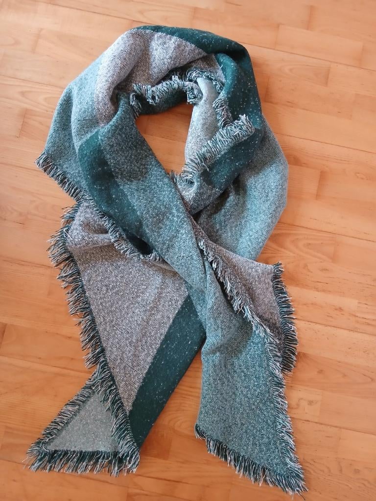 Pieces sjaal te koop, Maat 42/44 (L), Ophalen of Verzenden, Zo goed als nieuw, Sjaal