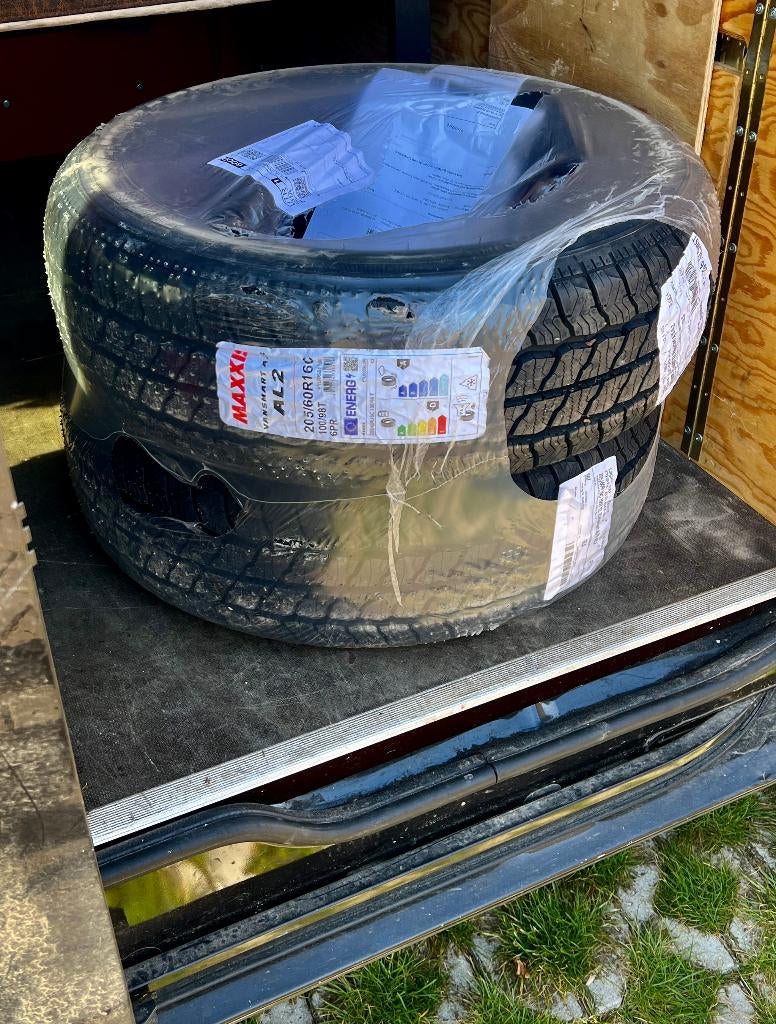 2 NIEUWE banden (verkeerd besteld) 205 / 60R / 16 inch, Ophalen, Nieuw, Opel