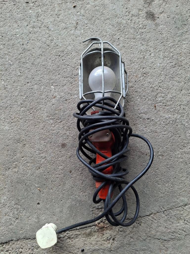 Looplamp met lange snoer - Handige werkplaatslamp, Ophalen of Verzenden, Gebruikt, Minder dan 50 watt, Lamp met armatuur