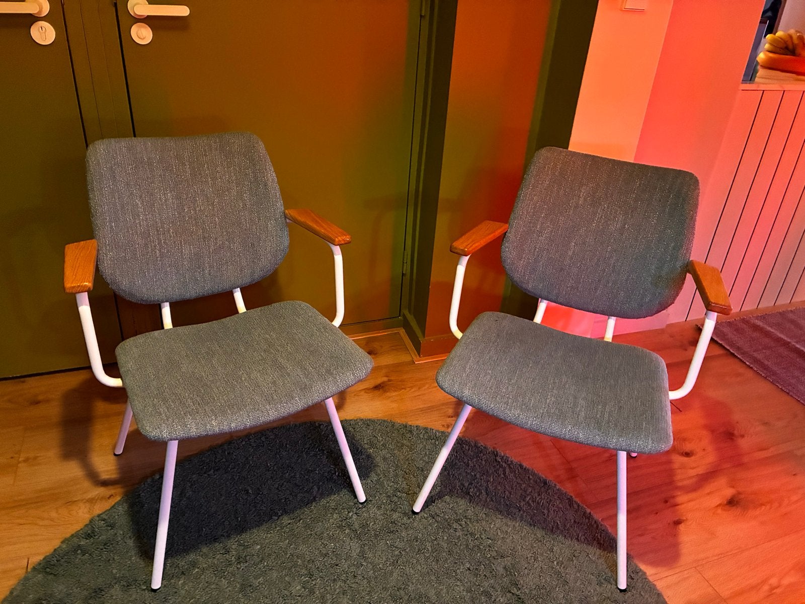 Design stoelen met armleuning – set van 2, Huis en Inrichting, Stoelen, Ophalen, Overige materialen, Twee, Blauw