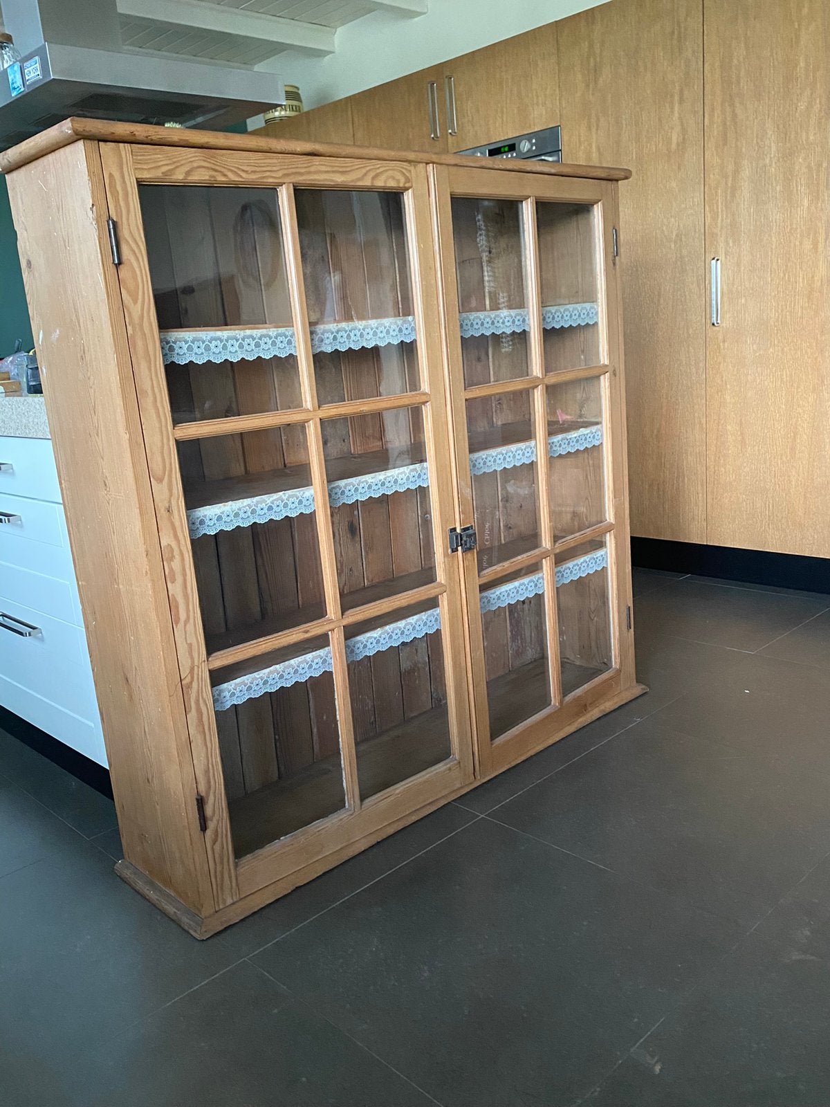Grote franse grenen vitrine, servies kast, Ophalen, 100 tot 150 cm, 200 cm of meer, Zo goed als nieuw