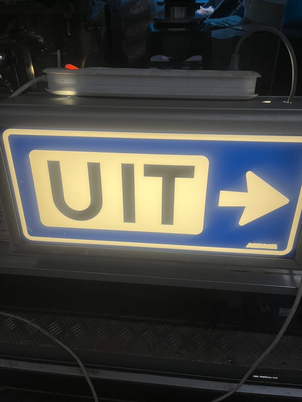 Uitgangsbord richtingpijlbord verlichtingsbord bebakenenings, Ophalen