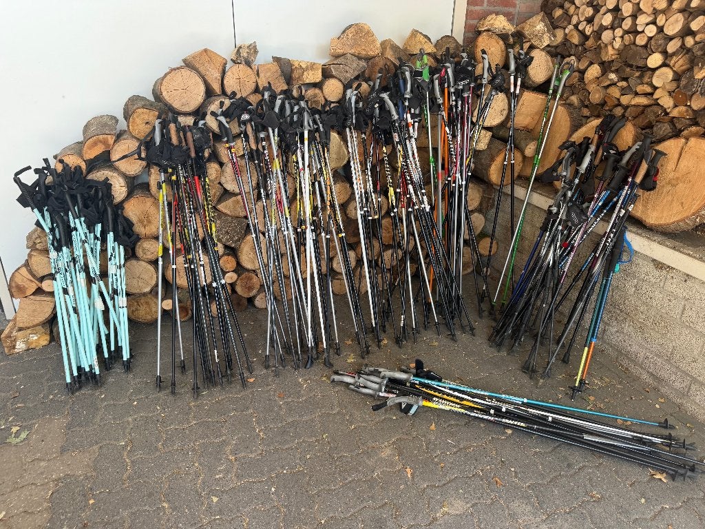 64 paar nordic walking poles te koop, Spelcomputers en Games, Games | Nintendo 64, Ophalen, Gebruikt, 1 speler, Vanaf 3 jaar