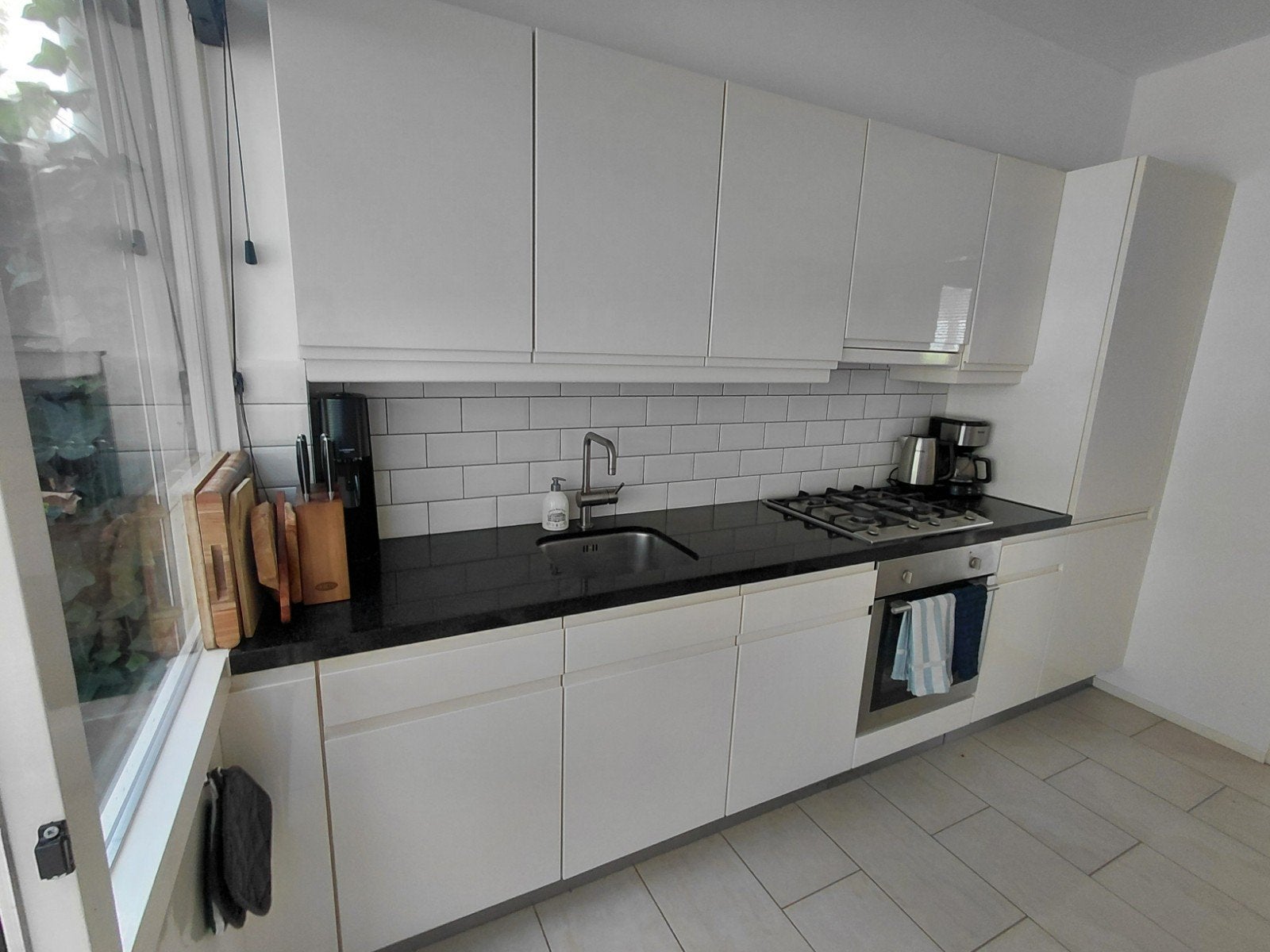 Moderne hoogglans keuken met granieten blad, Ophalen, Gebruikt