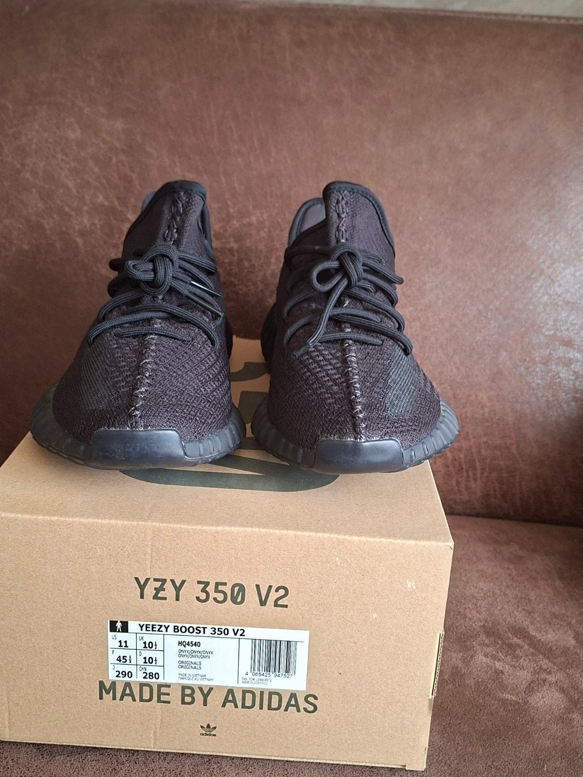 Yeezy 350 onyx, Ophalen of Verzenden, Zo goed als nieuw, Zwart