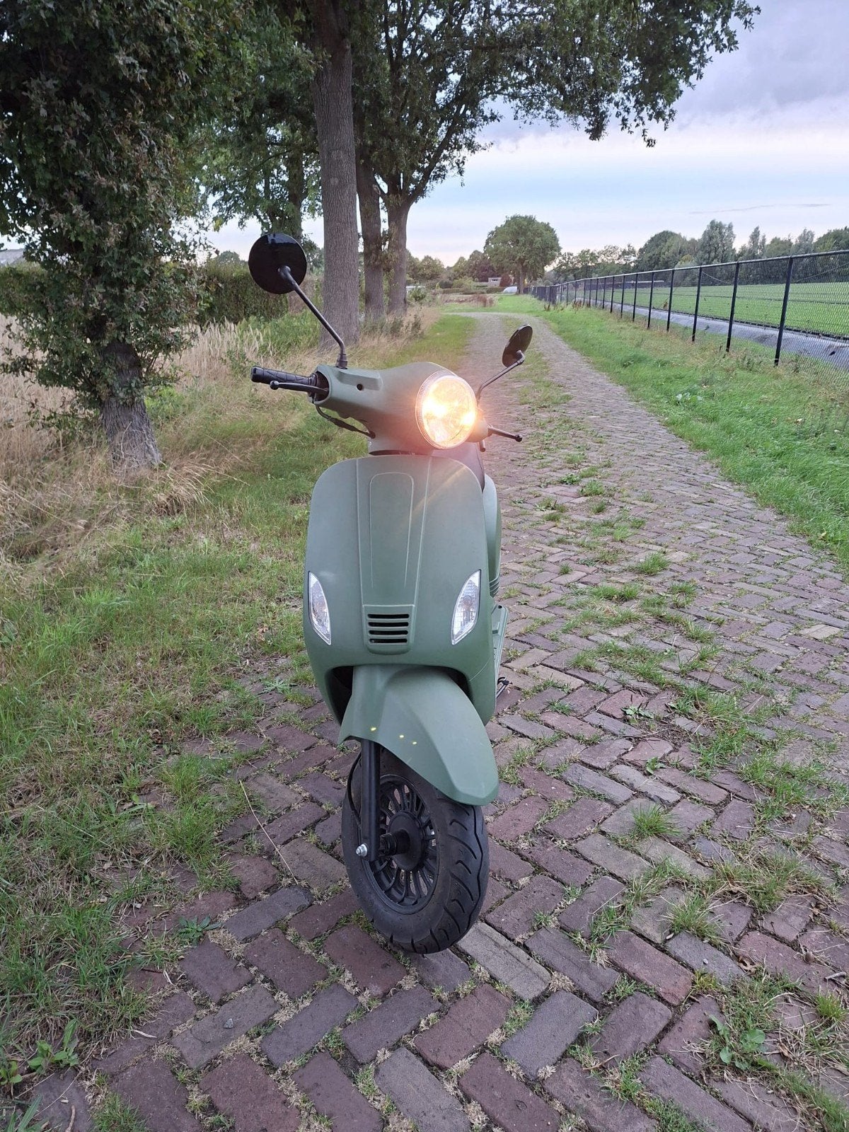 Groene scooter met lage kilometerstand, Fietsen en Brommers, Ophalen, Gebruikt, Benzine, Overige merken