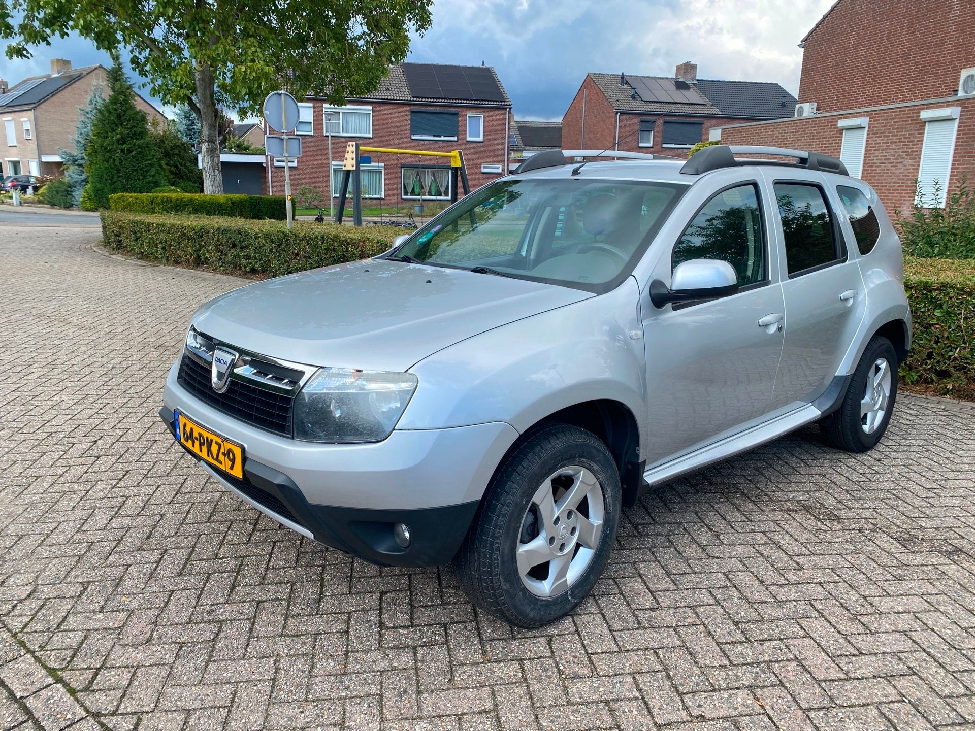 Dacia Duster 1.6 Lauréate (NIEUWE A P K ), Auto's, 13 km/l, Gebruikt, 1225 kg, 4 cilinders