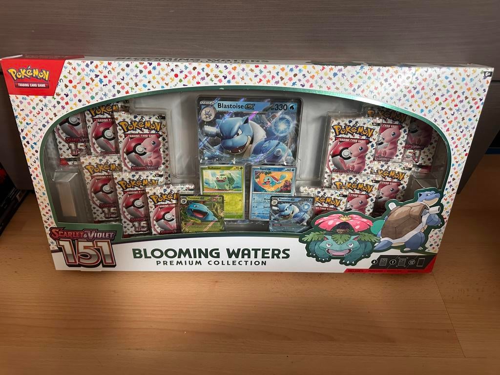 Pokemon 151 Blooming Waters Premium Collection Sealed!, Ophalen of Verzenden, Nieuw, Boosterbox, Foil