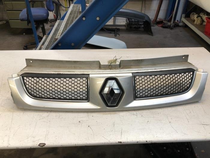 Grille van een Renault Trafic, Gebruikt, -, Renault, -