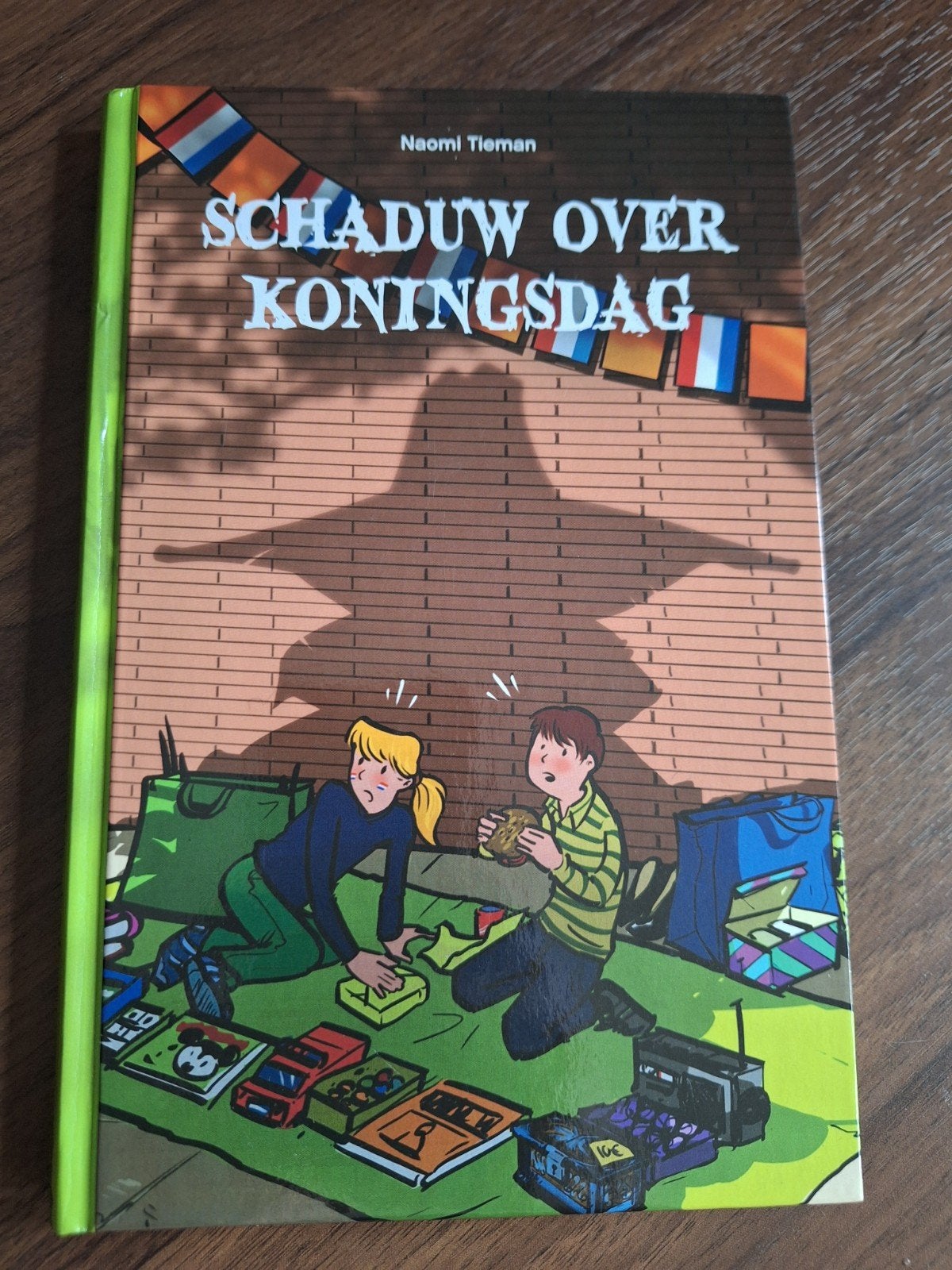 Schatten over Koningsdag - Naomi Tieman, Ophalen of Verzenden, Nieuw, Naomi Tieman, Fictie algemeen