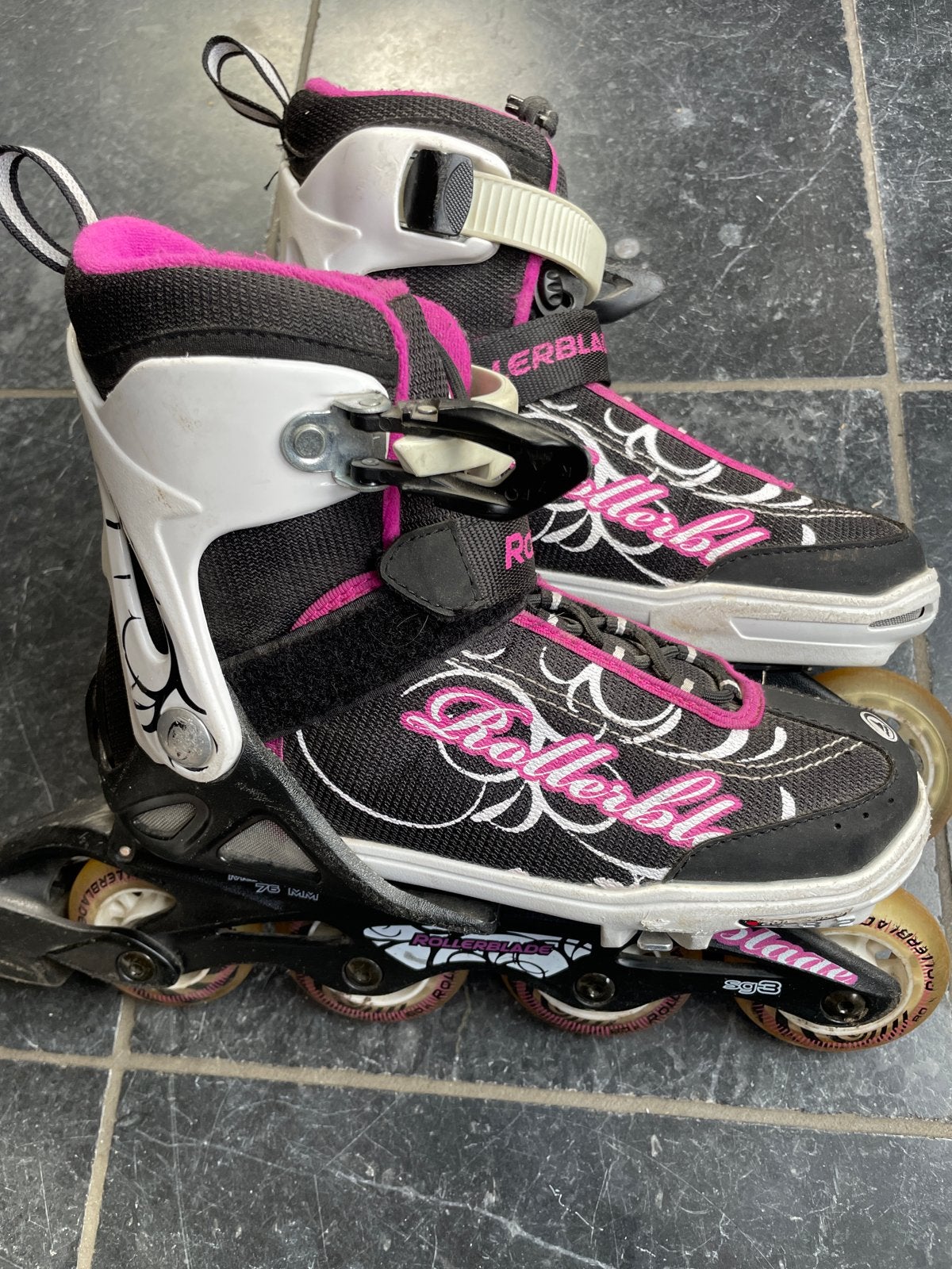 Rollerblade Microblade Inline Skates Zwart/Roze 33-36.5, Overige merken, Kinderen, Ophalen of Verzenden, Inline skates 4 wielen