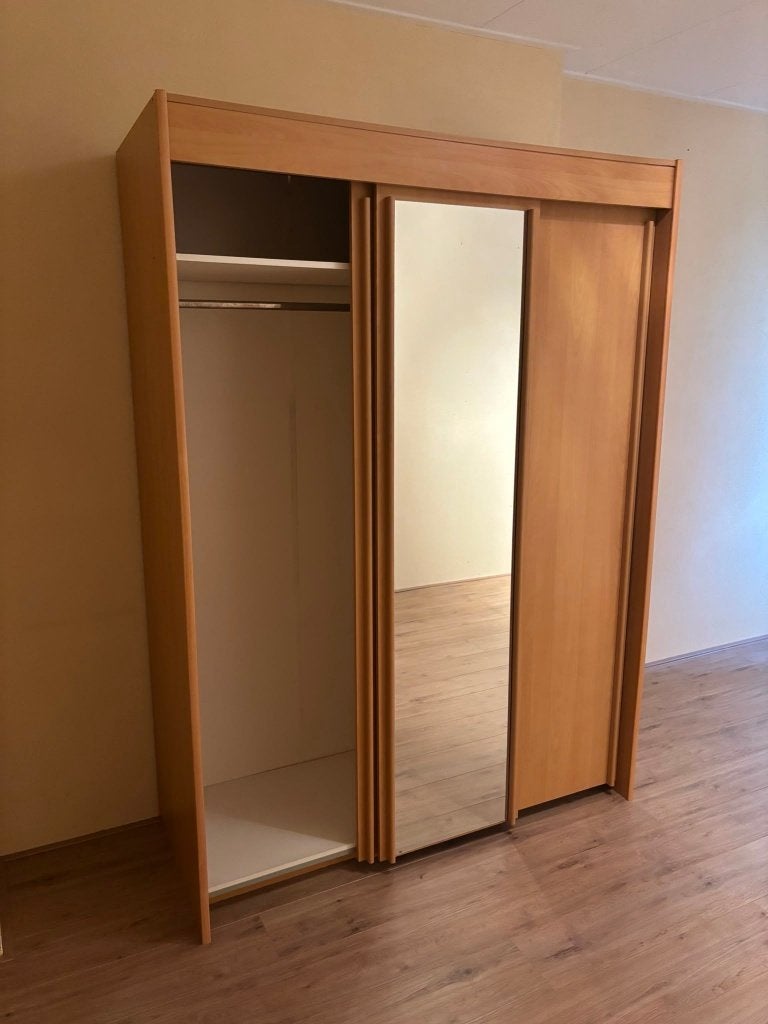 Ruime kledingkast met schuifdeuren en spiegel, Ophalen, 50 tot 75 cm, 200 cm of meer, 200 cm of meer