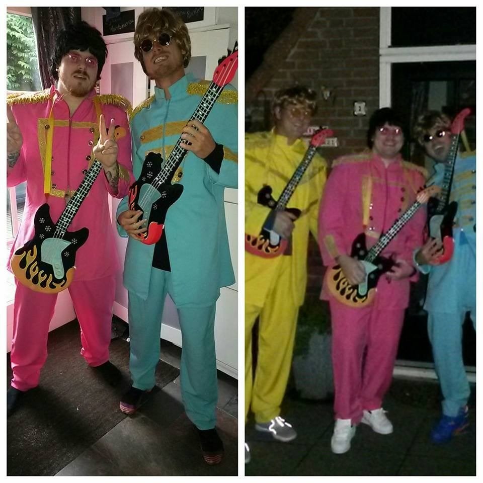 Beatles outfit te huur  Sgt. Pepper's compleet voor €22 pp, Kleding | Heren, Ophalen, Overige maten, Kleding, Overige thema's