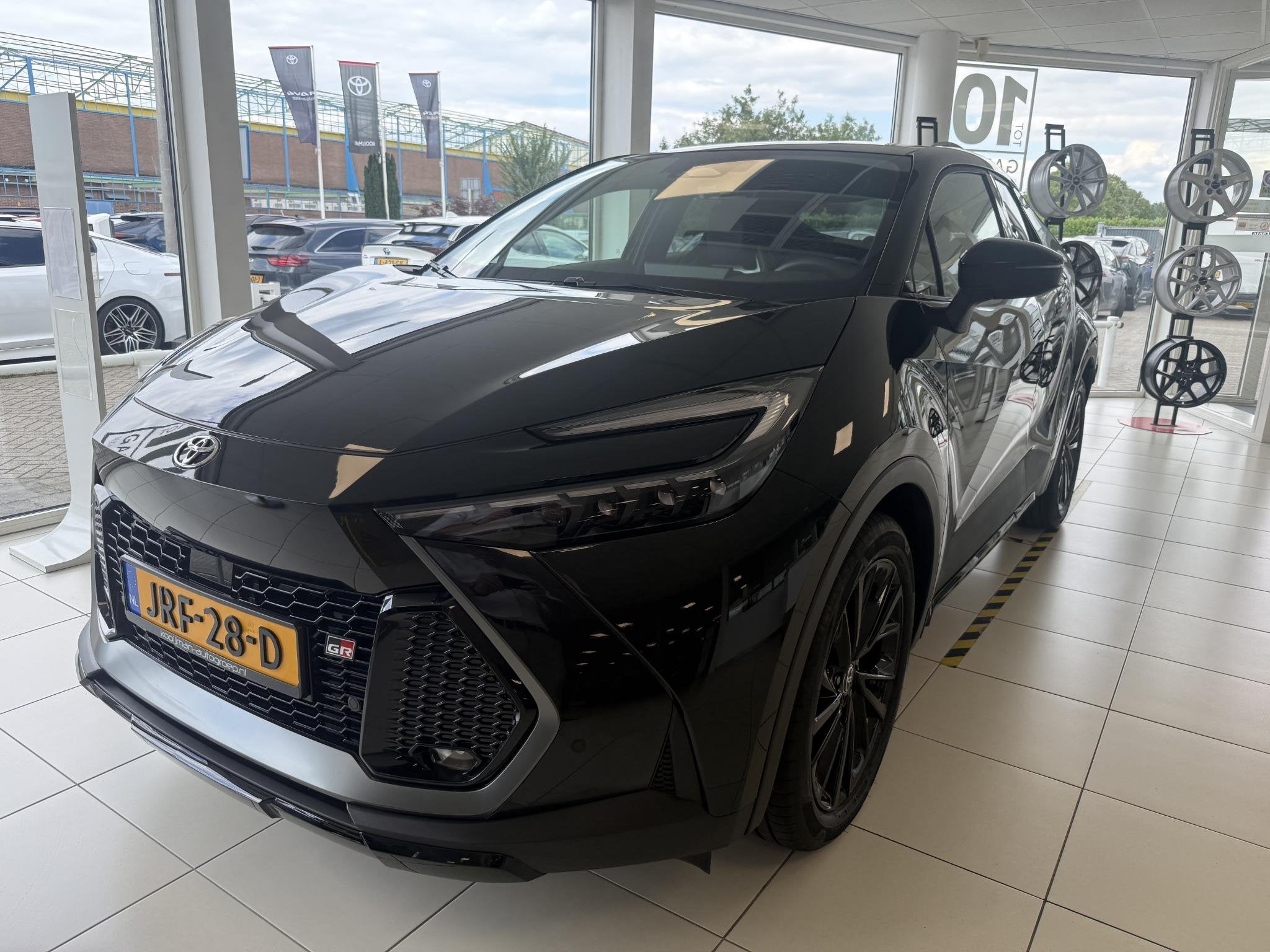 Toyota C-HR 2.0 Plug-in Hybrid 220 Black Edition Demo Kortin, Auto's, 4 cilinders, Bedrijf, Hybride Elektrisch/Benzine, 144 min