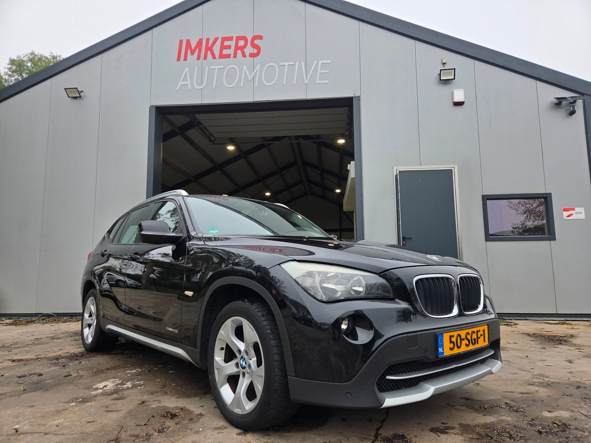 BMW X1 SDrive20i Business, X1, Euro 5, Zwart, 4 cilinders