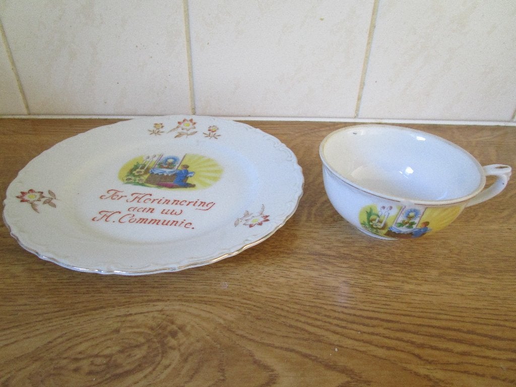 Communie servies, bordje en kopje, 70 jaar oud. Vintage, Ophalen of Verzenden