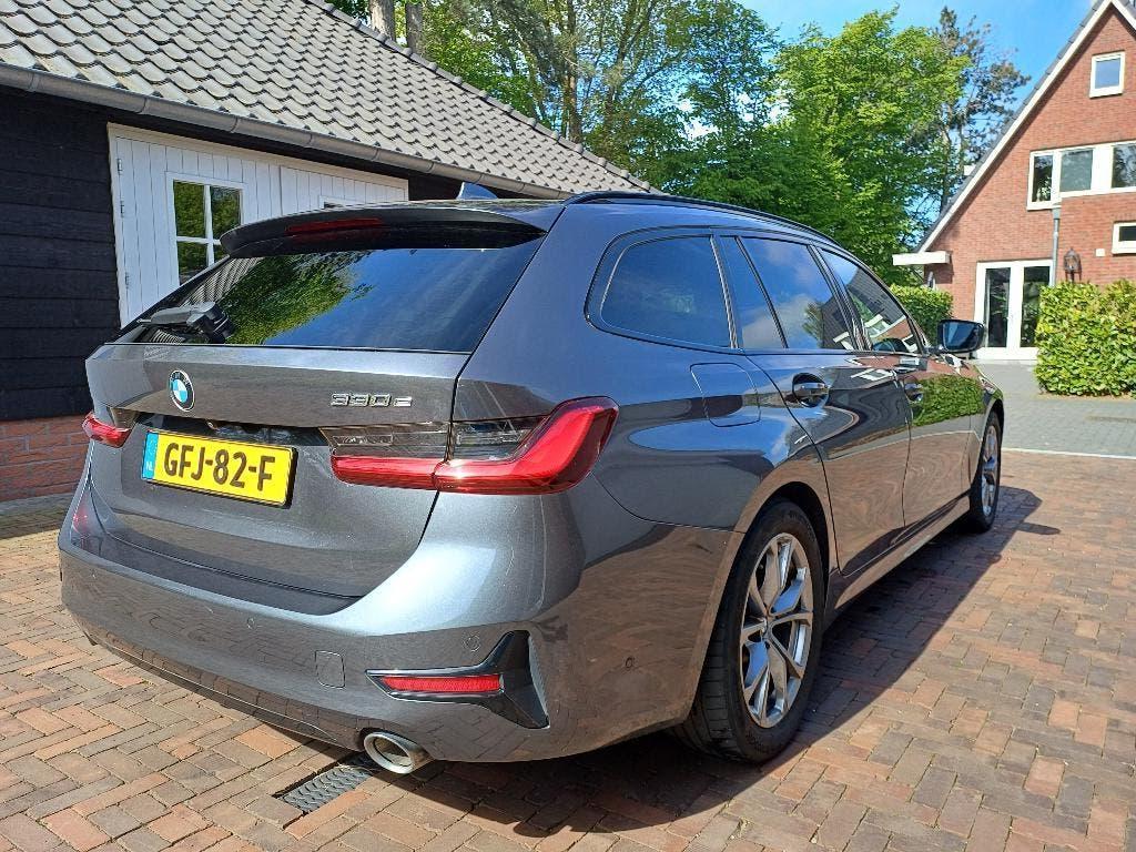 BMW 330e Sport Line, 292 pk plug-in, trekhaak, winterbanden, Automaat, 1998 cc, Achterwielaandrijving, 4 cilinders