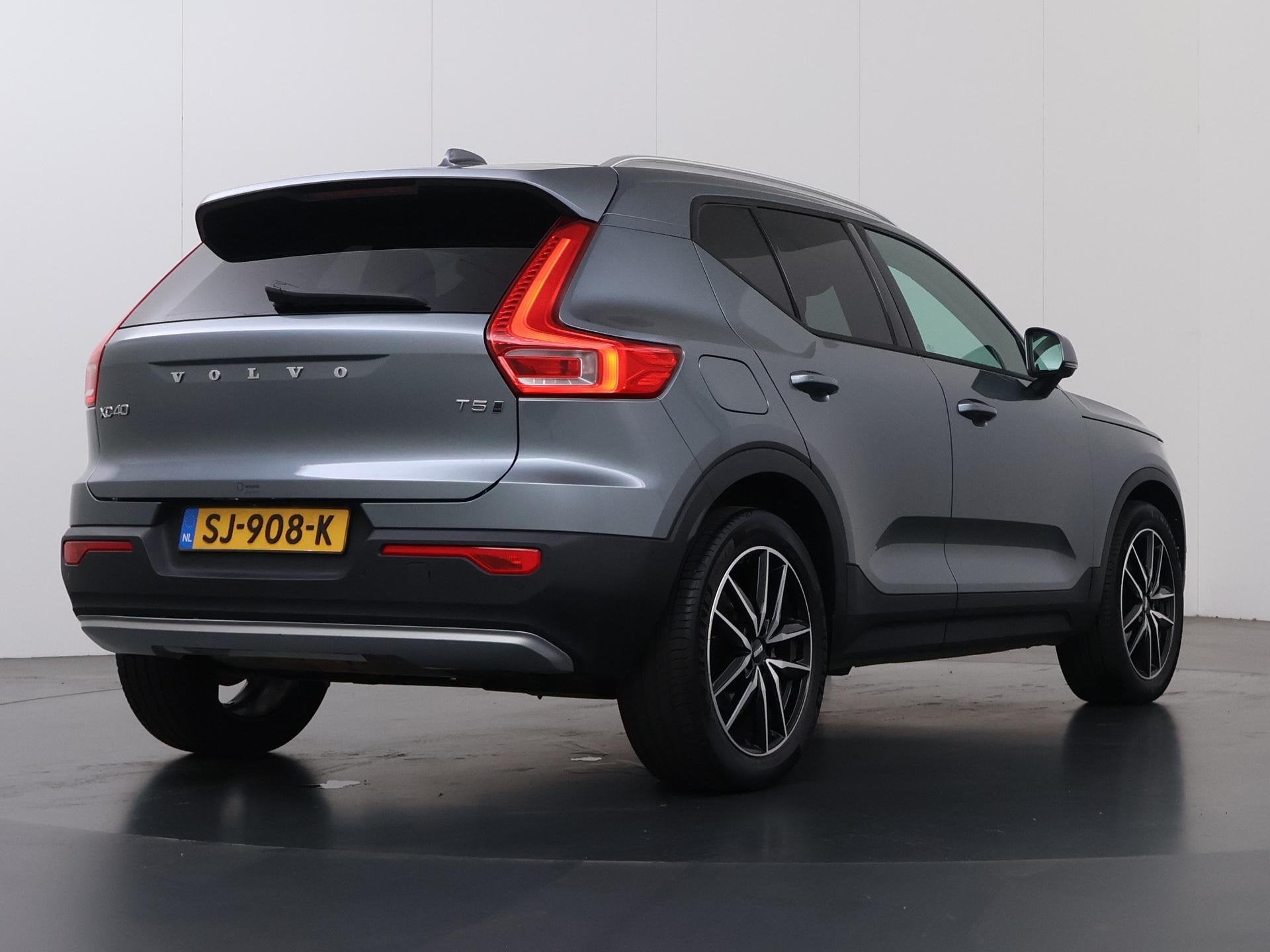 Volvo XC40 2.0 T5 AWD Intro Edition | 360 camera | Stoelverw, Automaat, Gebruikt, Euro 6, 4 cilinders