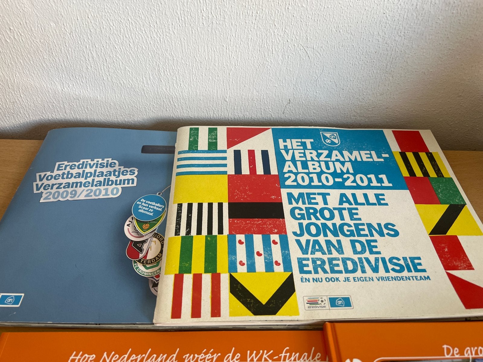 Voetbalplaatjes albums Eredivisie en WK-finale, Meerdere stripboeken, Ophalen of Verzenden, Gelezen