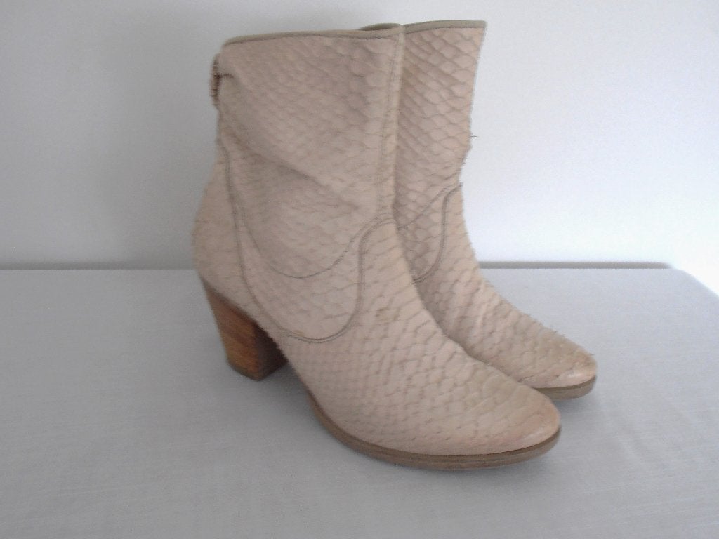 MJUS - prachtige licht beige leren enkel laarzen - 40, Verzenden, Beige, Lage of Enkellaarzen, Zo goed als nieuw