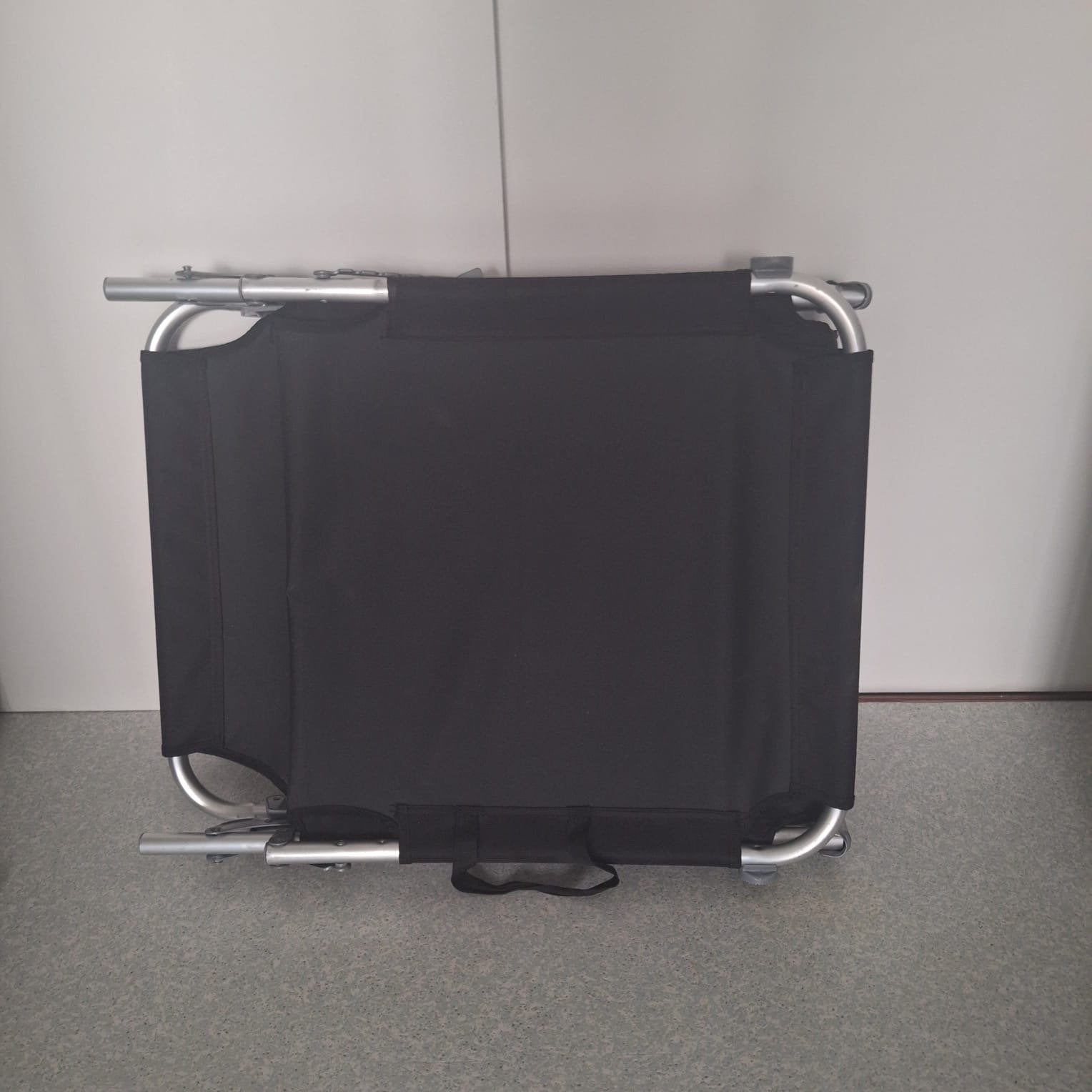 2x Inklapbare ligstoelen - Zwart met aluminium frame, Tuin en Terras, Ophalen of Verzenden, Gebruikt, Aluminium, Inklapbaar