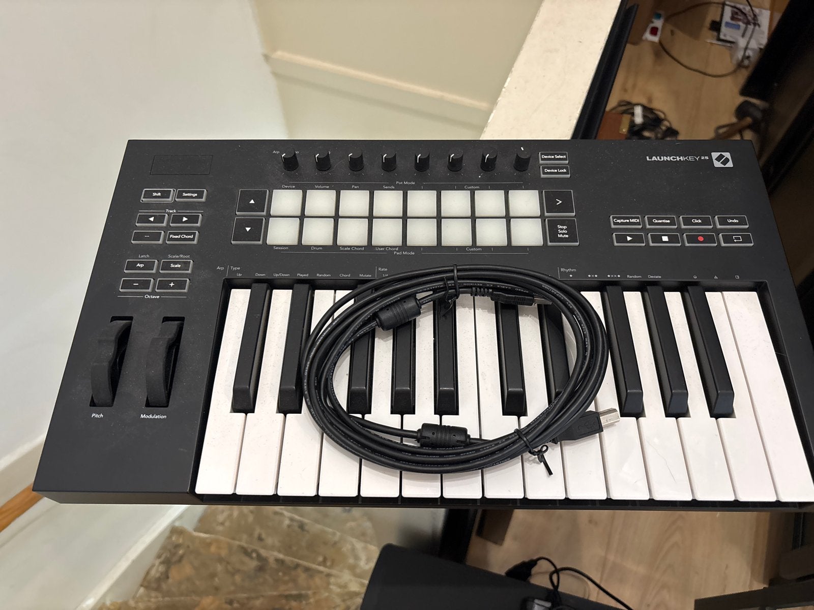 Novation Launchkey Mini MK3 MIDI Keyboard Controller, Muziek en Instrumenten, Overige aantallen, Zo goed als nieuw, Aanslaggevoelig