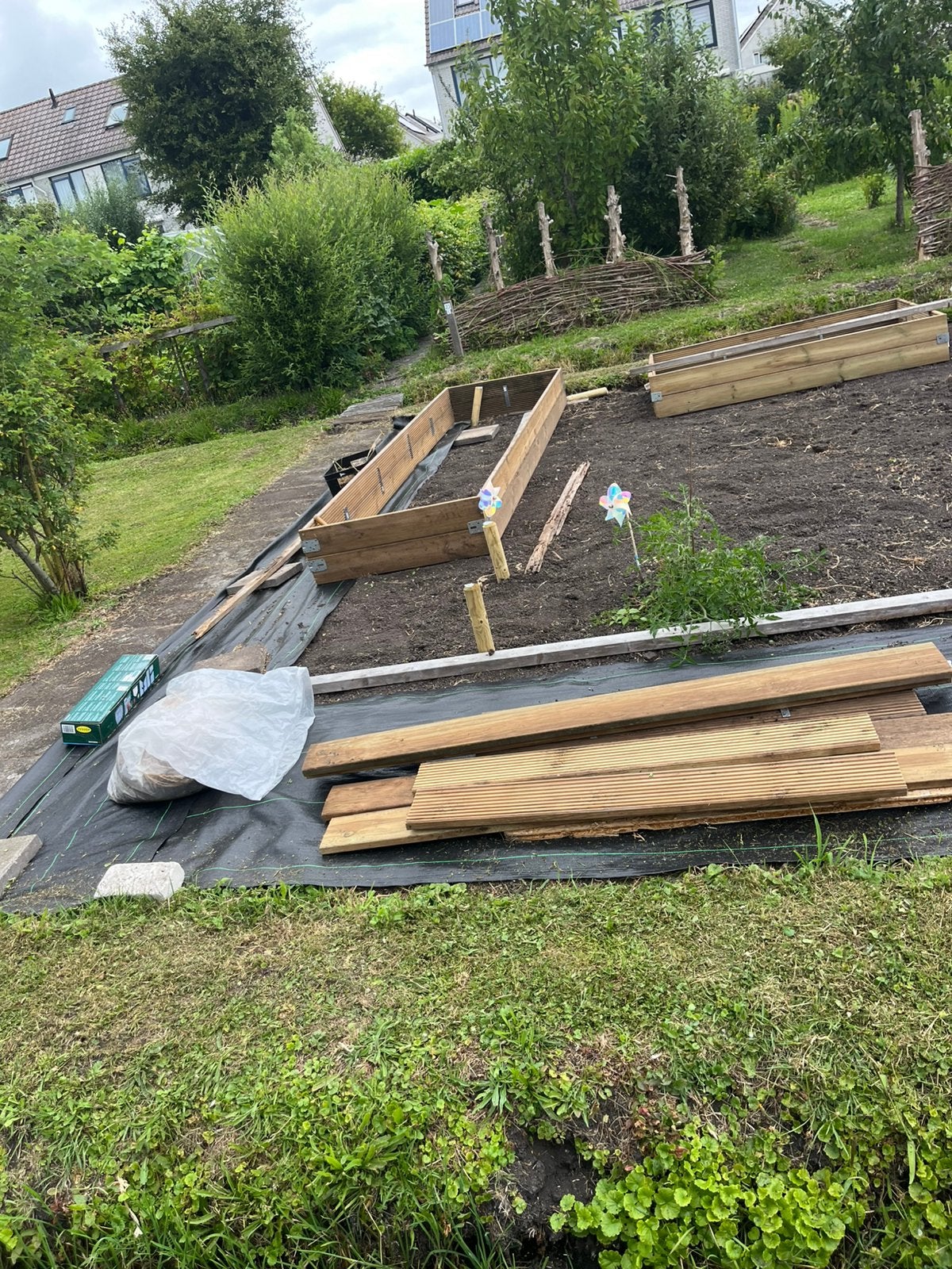 Beginnende tuinier-ster  op volkstuin zoekt spullen en hulp, Tuin en Terras, Ophalen