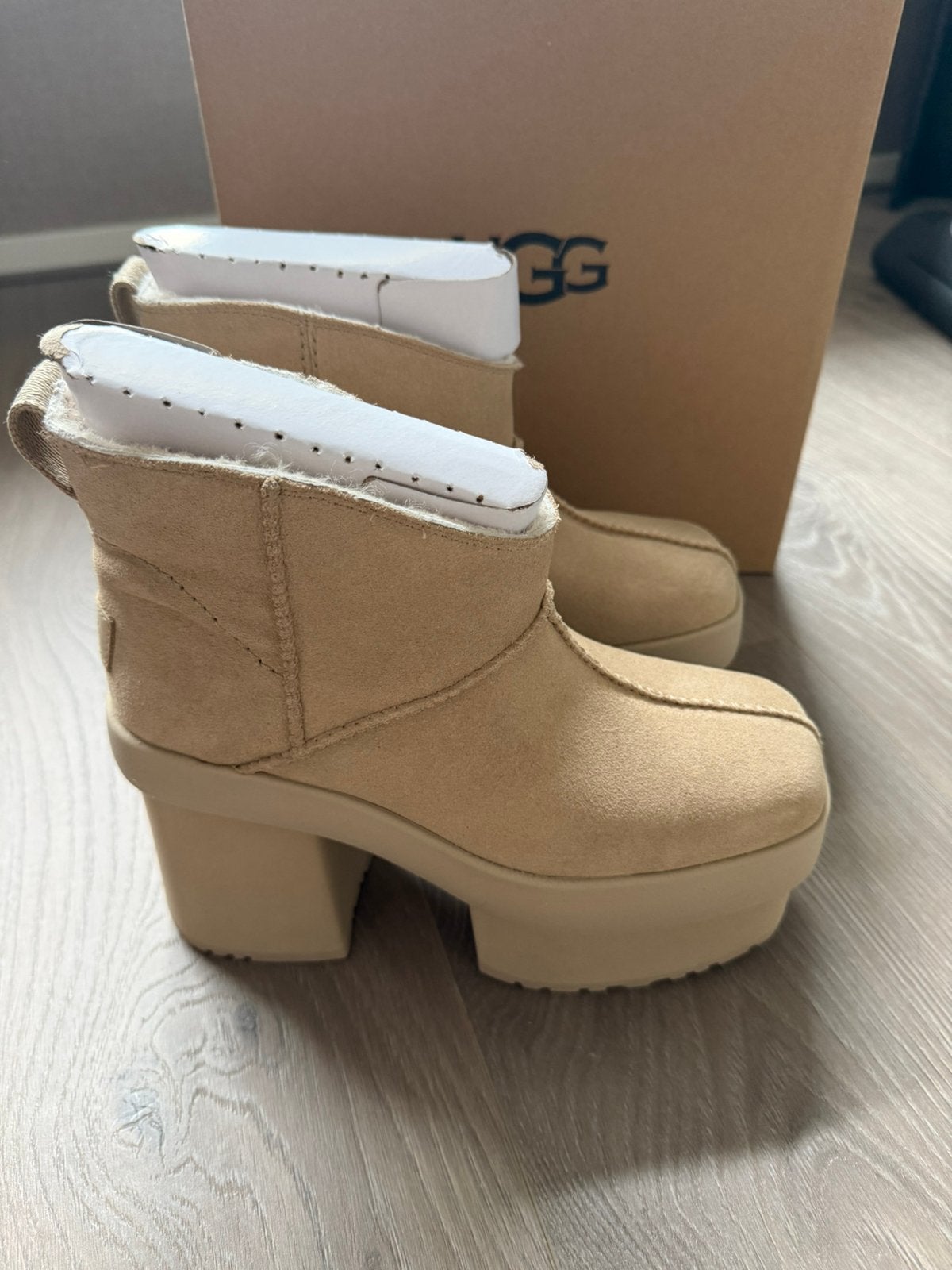 UGG new heights platform mini maat 38, Verzenden, Zo goed als nieuw, Bruin