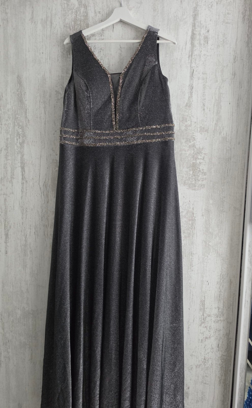 Mooie donkergrijze galajurk maat 44-46, nooit gedragen, Galajurk, Maat 46/48 (XL) of groter, Nieuw, Ophalen of Verzenden
