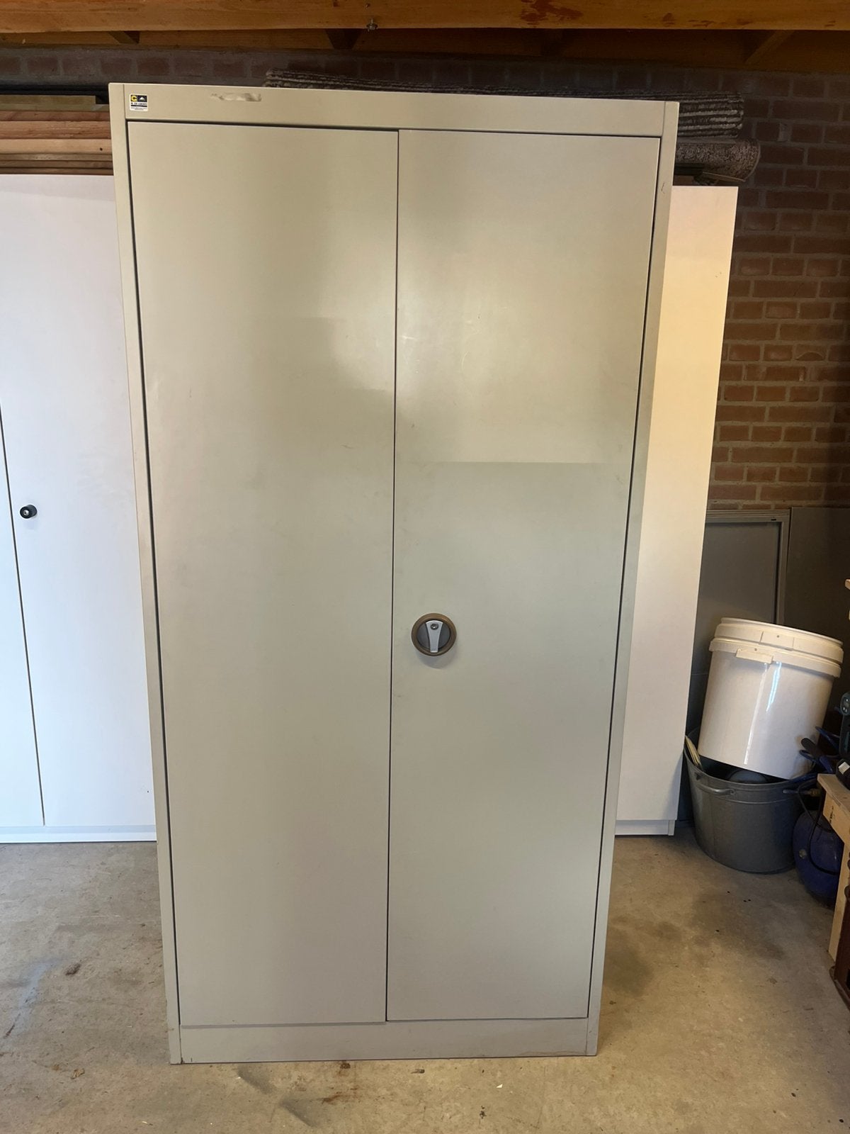 Nette stalen werkplaats/garage kast., Huis en Inrichting, Kasten | Roldeurkasten en Archiefkasten, Ophalen, Gebruikt, Meerdere deuren