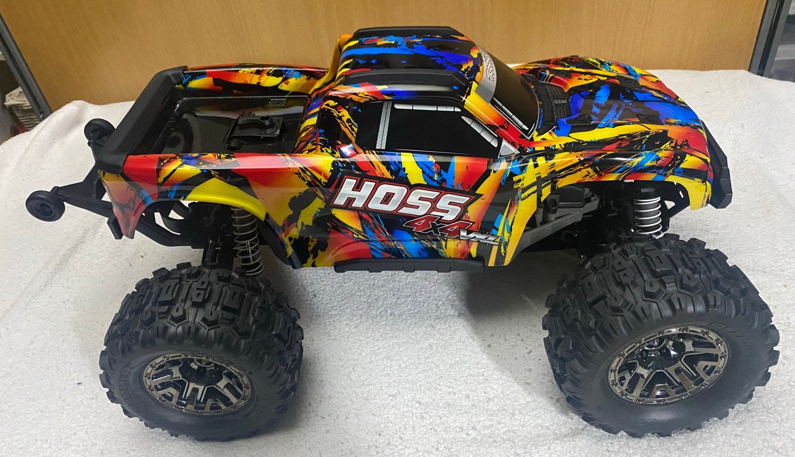 Traxxas Hoss VXL Solar Flare  NIEUW!!!, Hobby en Vrije tijd, Elektro, Auto offroad, Nieuw, Ophalen of Verzenden