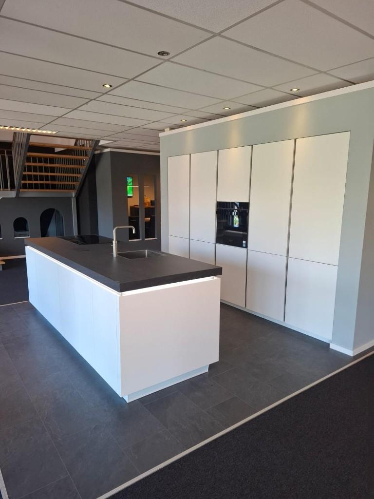 Luxe showroom keuken, Huis en Inrichting, Ophalen, Wit, Overige typen, Met kookeiland