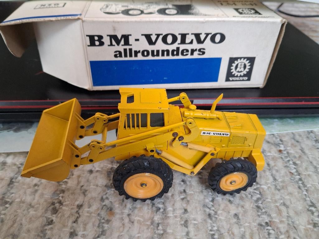 nzg volvo  LM  841 met ovp alleen per mail bieden niet verko, Ophalen of Verzenden, Zo goed als nieuw, Bus of Vrachtwagen, NZG