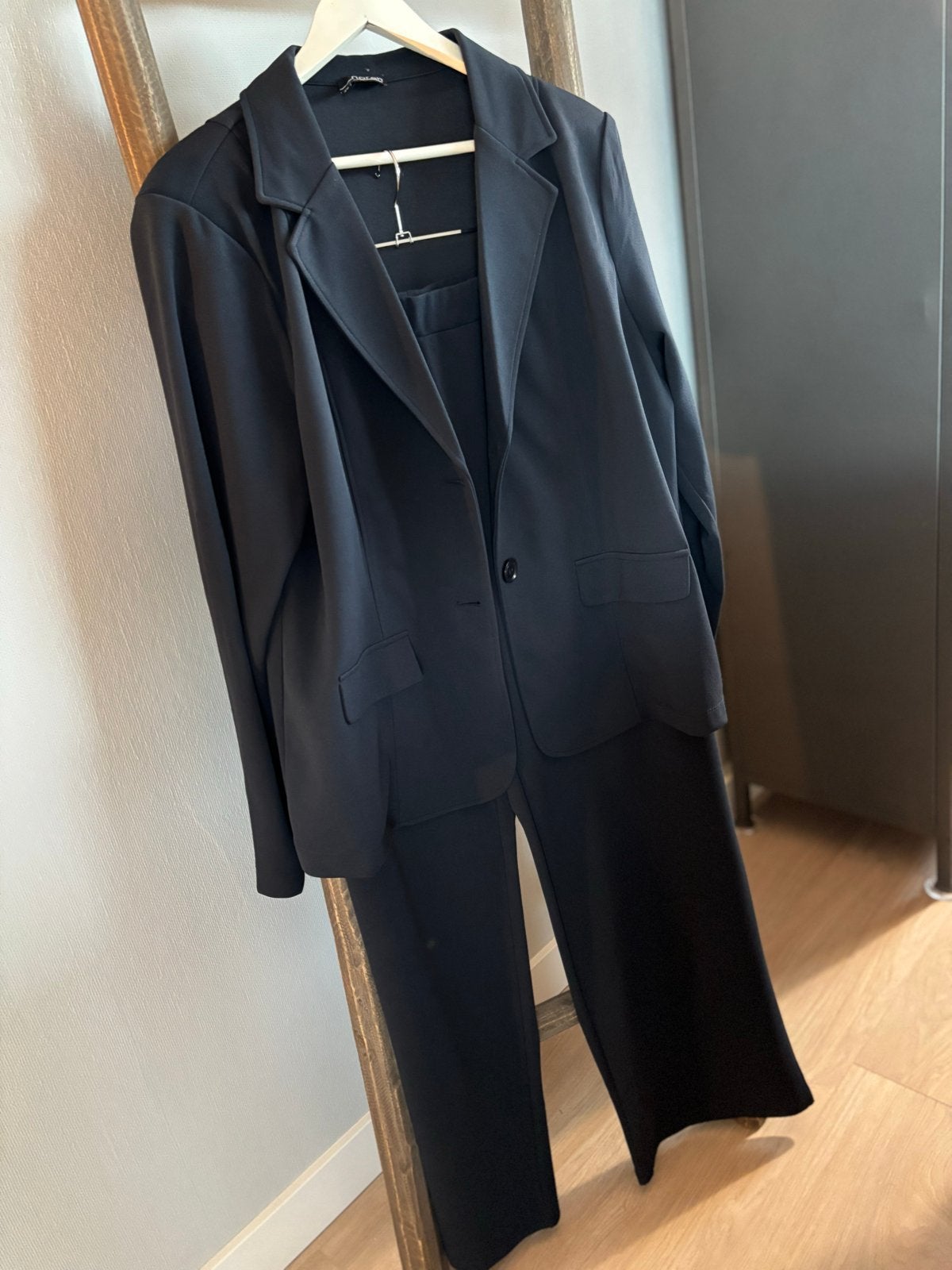 Donkerblauw pak van Norah - Broek maat 44, Blazer maat 48, Kostuum of Pak, Maat 46/48 (XL) of groter, Zo goed als nieuw, Verzenden