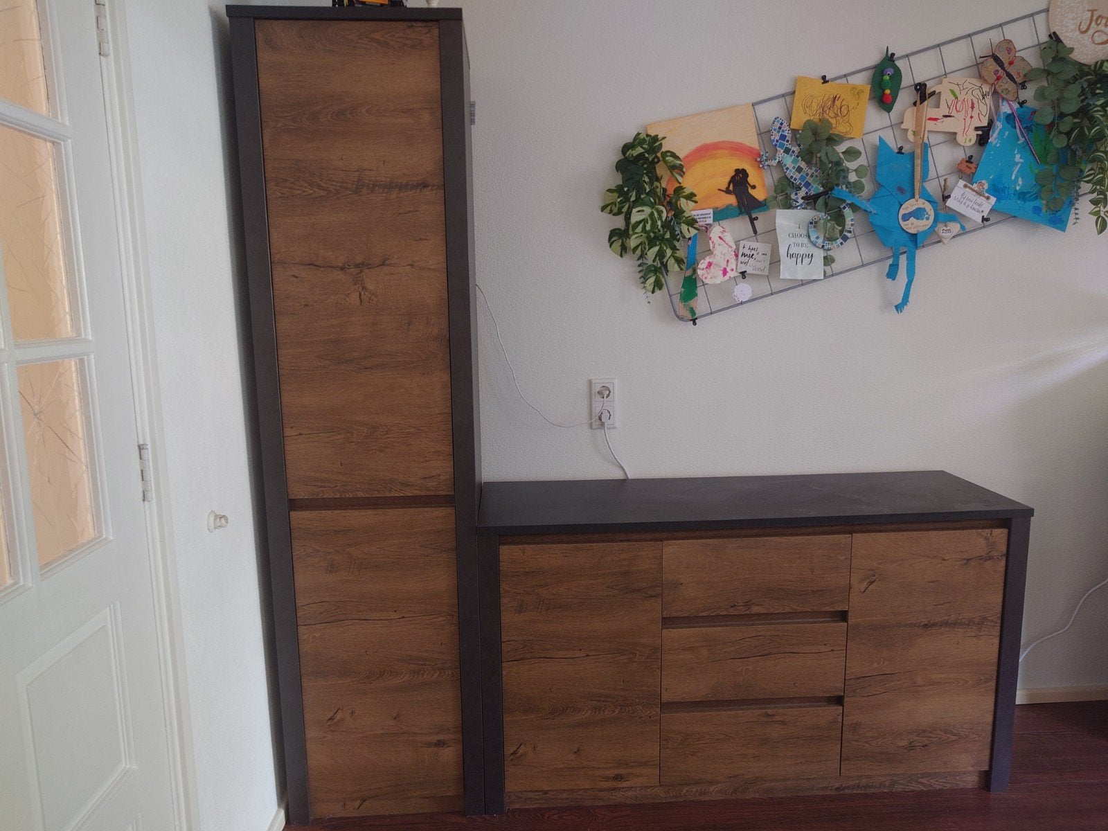 Moderne dressoir en hoge kast set - Hout en antraciet, Huis en Inrichting, Ophalen, Zo goed als nieuw, Modern, 25 tot 50 cm