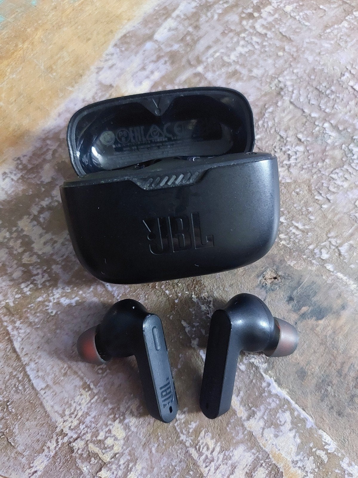 jbl tune230 oortjes. case is kapot, Gebruikt, Zwart, In gehoorgang (in-ear), Ophalen of Verzenden