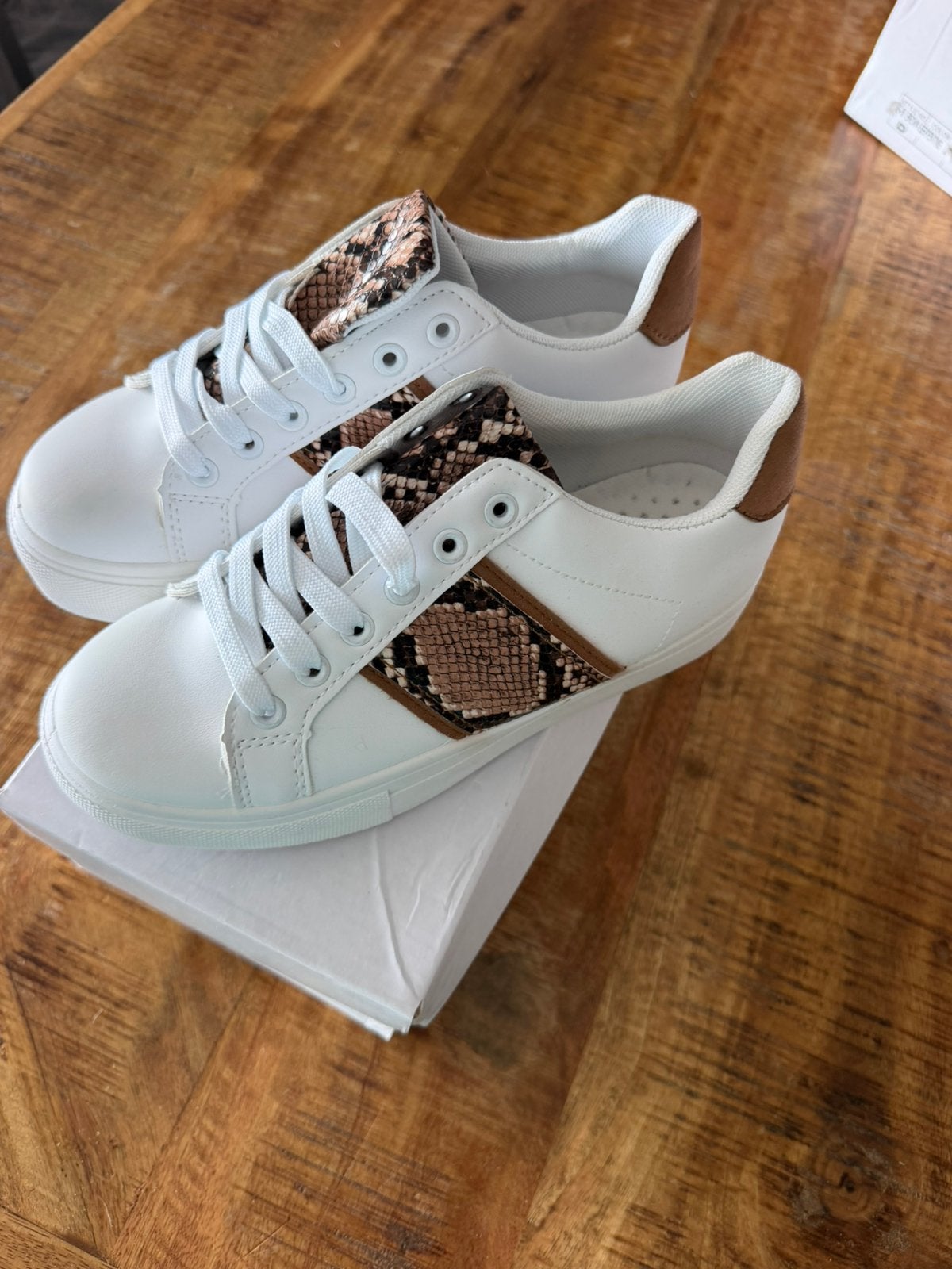 Restpartij dames sneakers, Ophalen of Verzenden, Zo goed als nieuw, Sneakers of Gympen