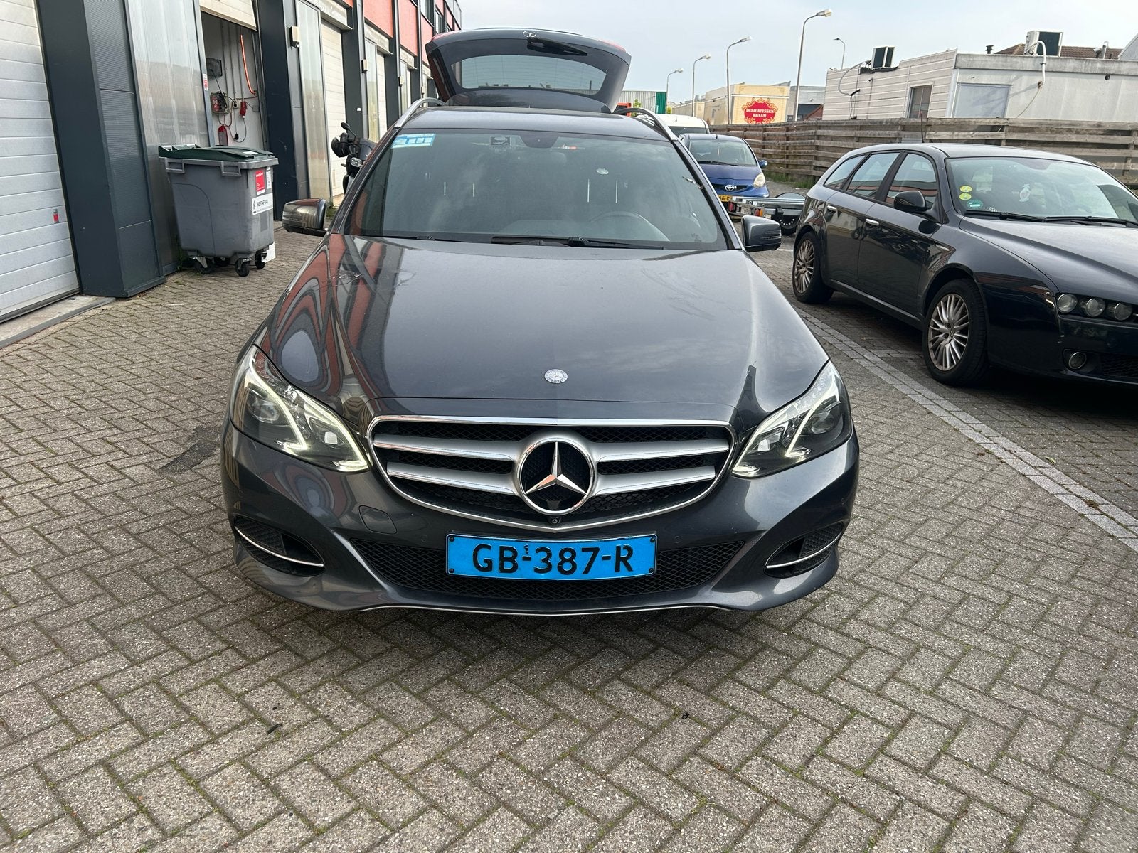 Mercedes-Benz E-Klasse 2.2 CDI E200 Estate AUT 2015 Grijs, Auto's, Automaat, Zwart, Stationwagon, Diesel