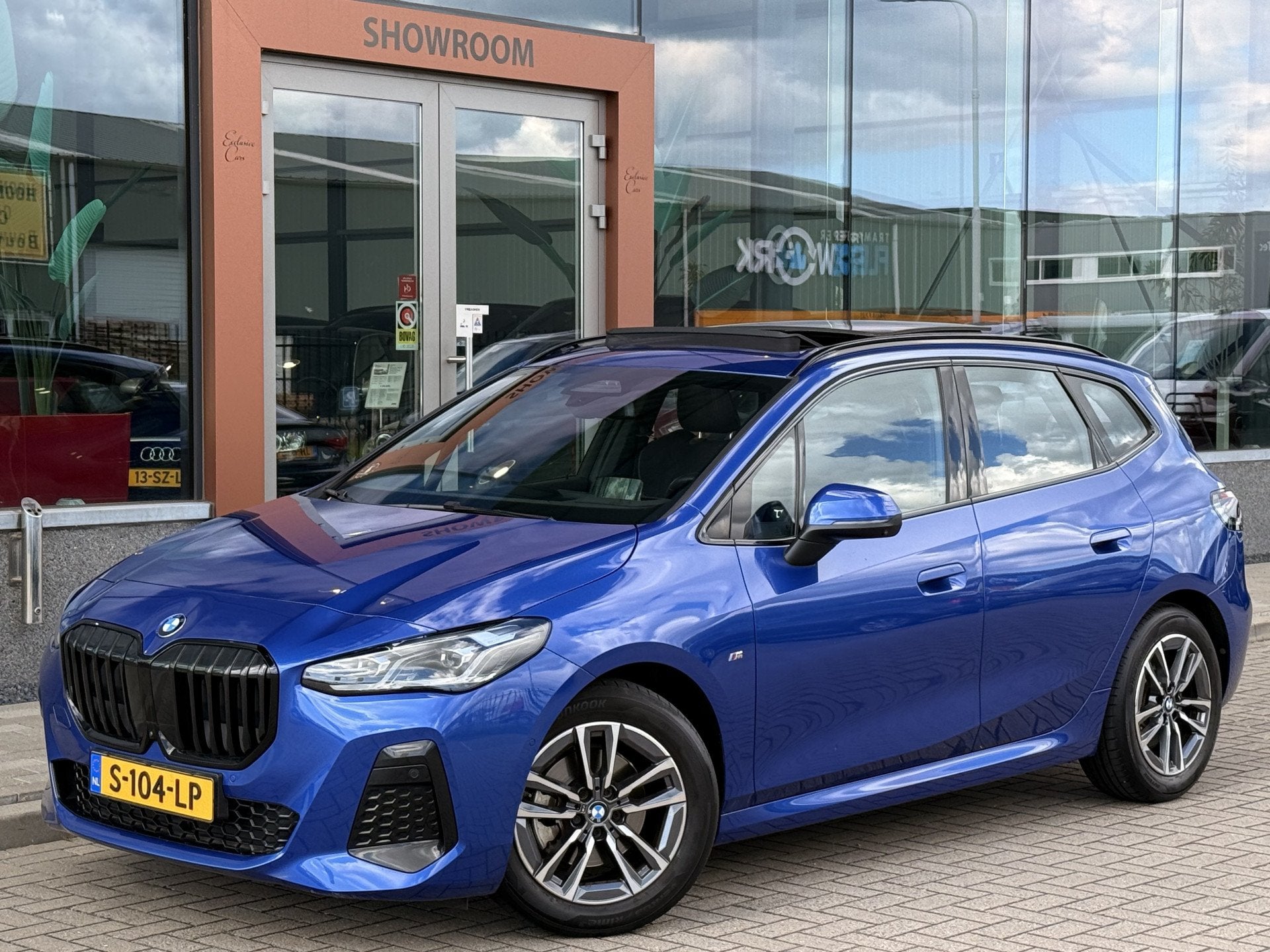 BMW 2 Serie Active Tourer 220i M-sport | Pano | Cruise | Lan, Dealer onderhouden, Automatische klimaatregeling, Gebruikt, 156 pk