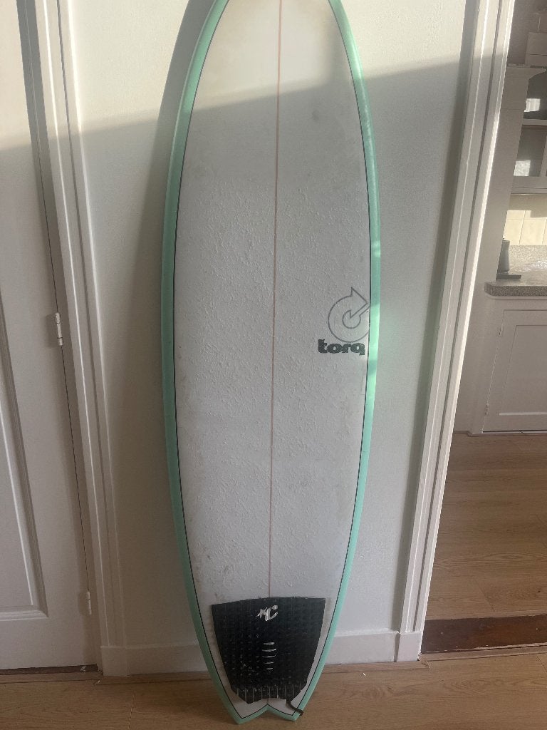 6 3 Torq Mod Fish surfboard met art, Ophalen, Gebruikt, Fish, Met vinnen