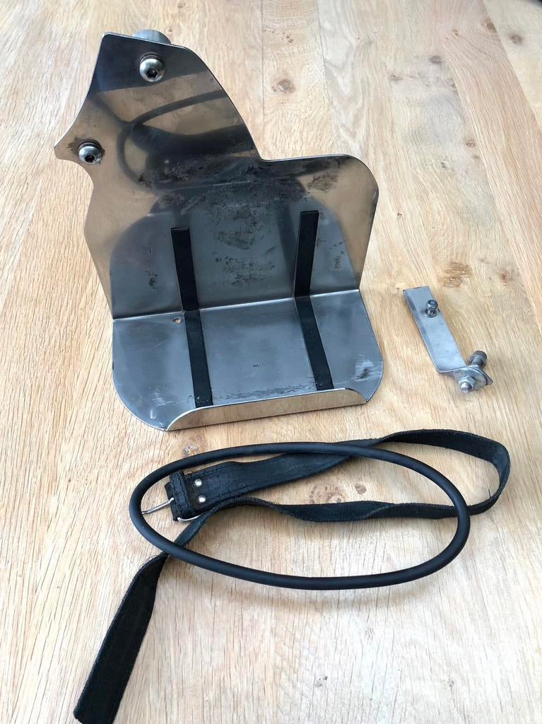 RVS 5 liter jerrycan houder voor Suzuki C 1500., Ophalen, Gebruikt