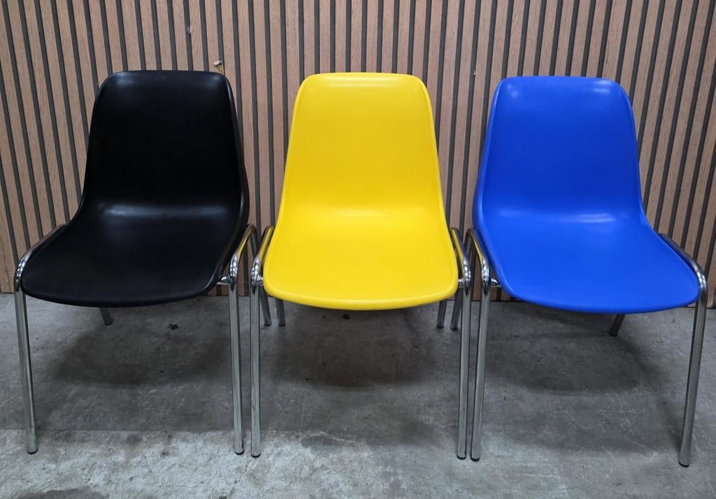 Nog 4 x geel kunststof kuipstoelen kantine stoelen cafe, Kunststof, Overige kleuren, Ophalen of Verzenden, Zo goed als nieuw