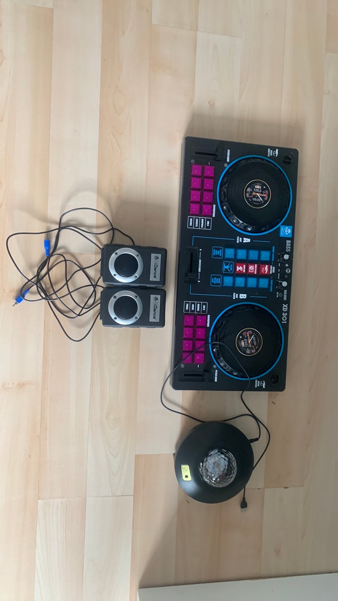 Dj booth met boxen en discolamp, Ophalen of Verzenden, Zo goed als nieuw