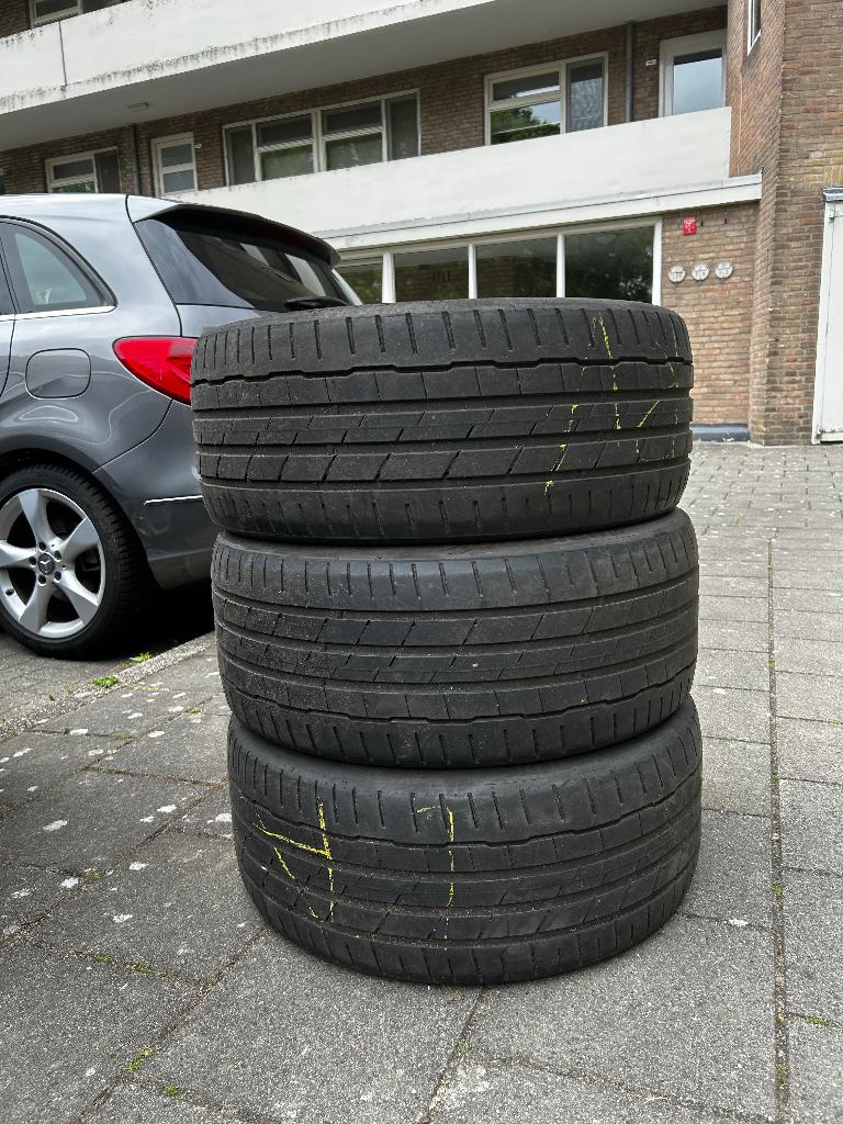 Used Summer Tyres for Tesla Model 3 - 235 40 R19, Auto-onderdelen, Banden en Velgen, 235 mm, Band(en), Zomerbanden, Ophalen