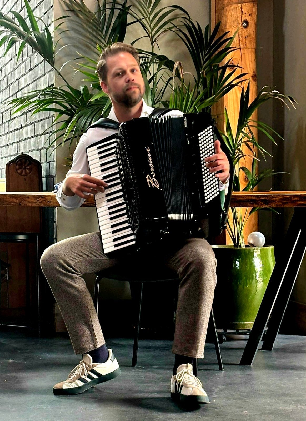 Accordeonist Lute Stoelwinder    🪗    accordeon muziek, Solo-artiest