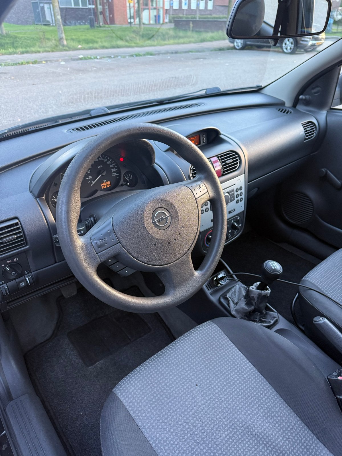 Foto 14 van Opel Corsa 1.2 Twinport | 2e eigenaar | Airco | APK 06-2027